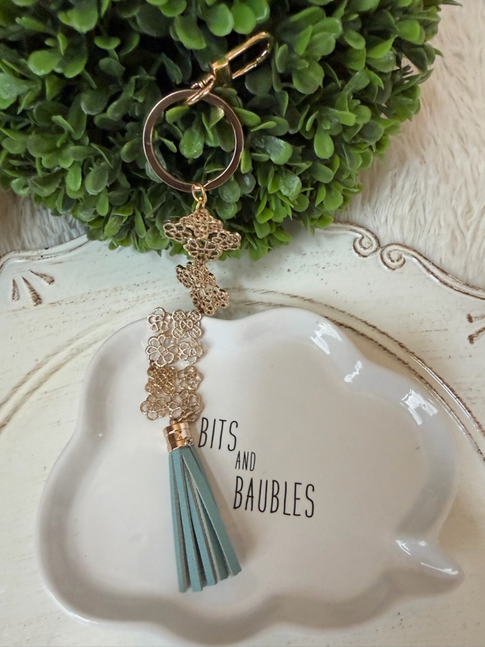 Gold filigree and tassel Keychain - Picture 5 of 5